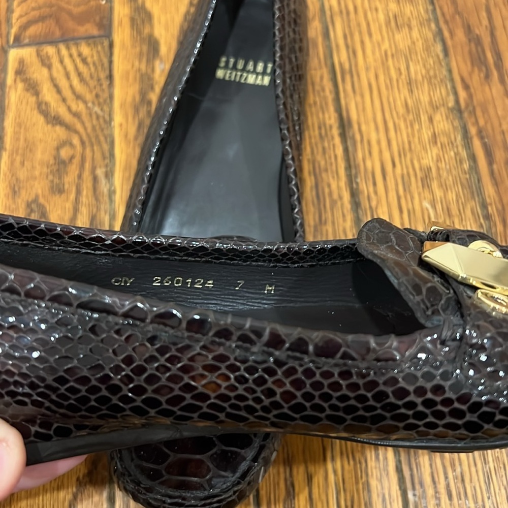 STUART WEITZMAN Crocodile Patent Leather Gold Mary Jane Buckle Loafers Size 7M - Picture 9 of 12